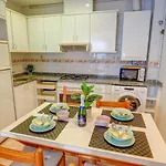 דירה Gloria By Hello Homes *